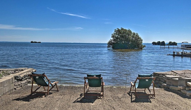Lake Winnebago Getaway w/ Waterfront Family Fun!