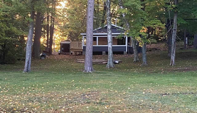 Lakefront 2Bed 1Bath with enclosed screen porch. Westerly view GORGEOUS Sunsets!