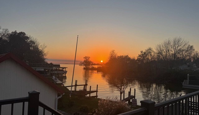 Lakefront 3-bedroom house on Indian Lake with deck and 2nd level dock deck