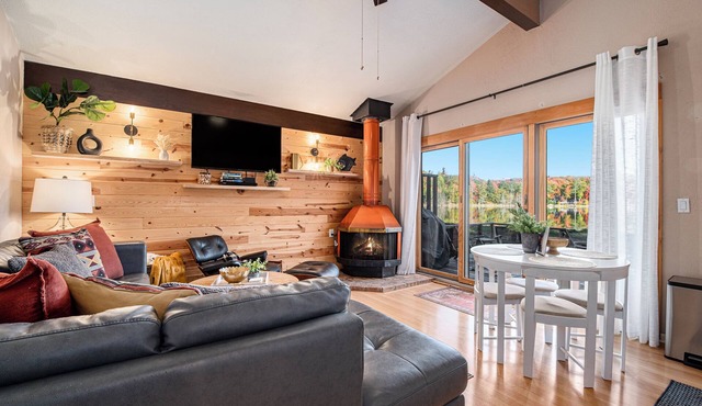 Lakefront 3 Bedroom Townhome - Fall colors and Quaint Towns - Sleeps 8