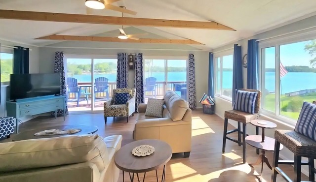 Lakefront 3BR Fishing, Bonfires and Sunsets - Kayaks Included