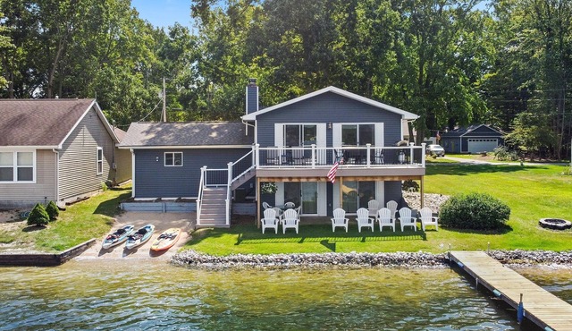 Lakefront Blue Cottage Canadian Lakes