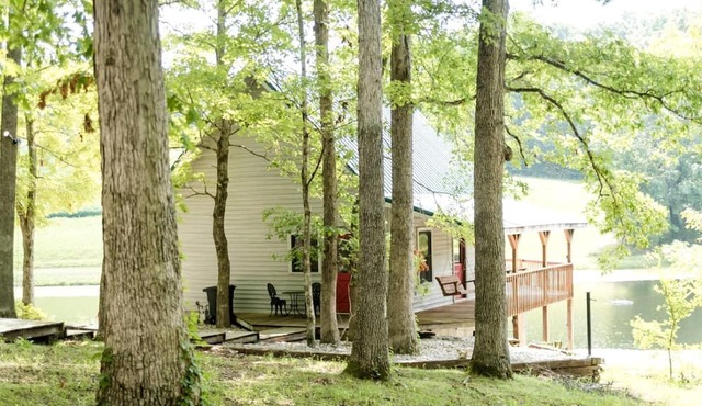 Lakefront Cabin Getaway near Columbia, Kentucky