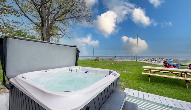 Lakefront Cabin Hot Tub, Dock, and Adventure Shed