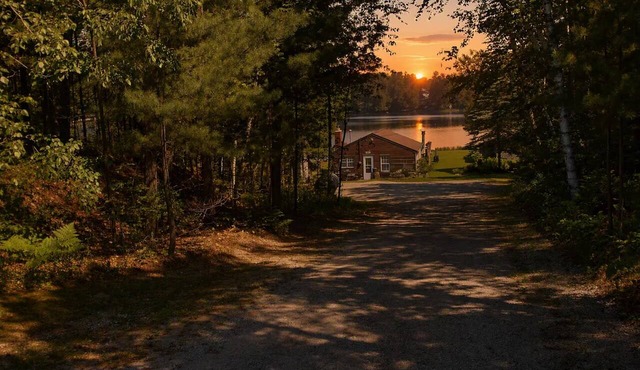Lakefront Cabin on Lake Elni-Kayaks-Firepit-Sunsetperfect for relaxing getaway
