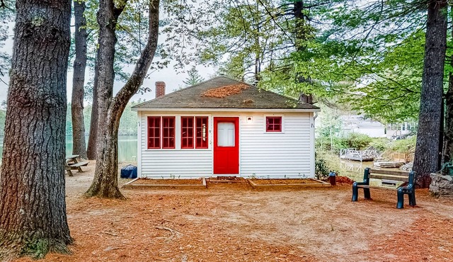 Lakefront cabin with private dock, 2 kayaks & panoramic views