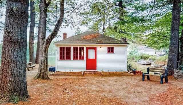 Lakefront cabin with private dock, 2 kayaks & panoramic views