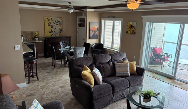 Lakefront Condo 2br/2ba 208 indoor pool, beach/balcony. Rent 3/4th free-ask