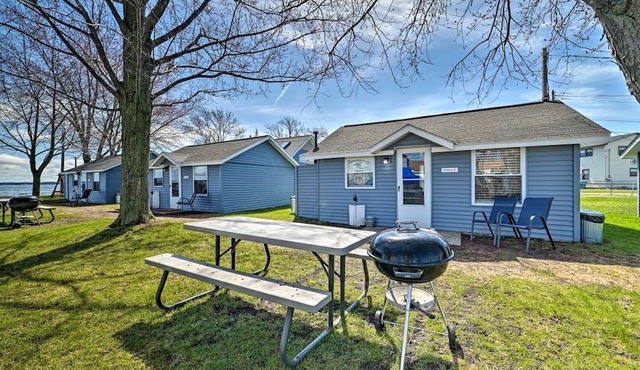 Lakefront Cottage with Fire Pit, Beach & Pet Friendly in Houghton Lake, Michigan