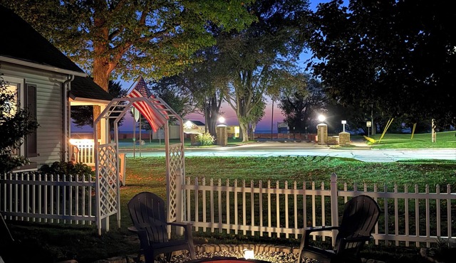 Lakefront Escape on Lakeshore Drive - Sleeps 6+