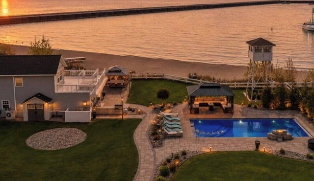 Lakefront Estate w/Pool, Hot Tub & Harbor Views