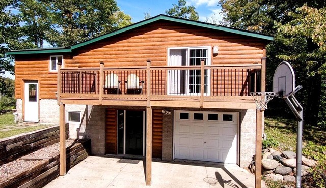 Lakefront Family-Friendly Cabin with a Games Room in Birchwood, Wisconsin