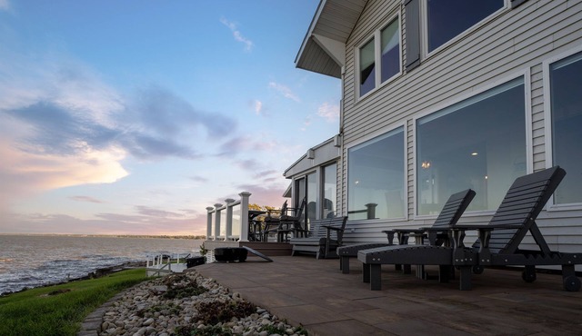 Lakefront Getaway in Huron