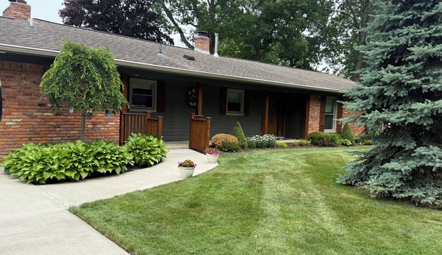 Lakefront Home in Holly, Michigan