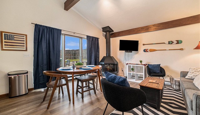 Lakefront Home Minutes to Boyne Mountain and Downtown Gaylord