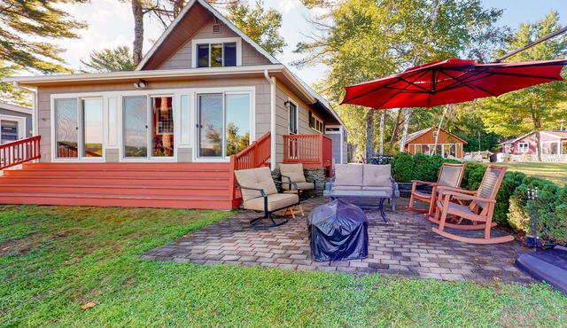 Lakefront home on Brandy Pond with firepit & gas fireplace - steps to beach