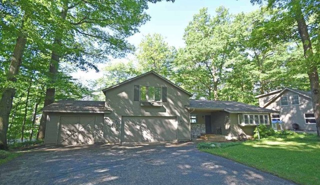 Lakefront home on Little Glen Lake with fireplace, deck, gas grill, and firepit