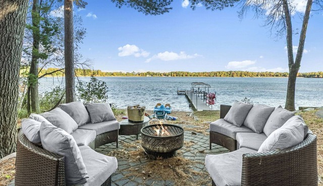Lakefront Home | Pet-Friendly | Fire Pit & Kayaks