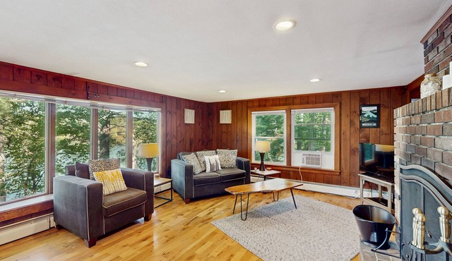 Lakefront home with seasonal dock & deck - close to trails & ocean beaches