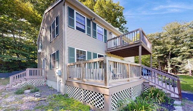 Lakefront home with sunrise views, private dock, kayaks, paddle boards, WFH desk