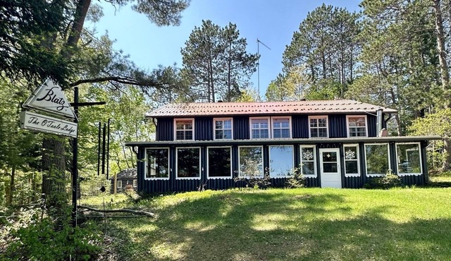 Lakefront Lodge W/ Add'l Cabins
