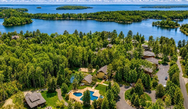 Lakefront Luxe - Antler Cottage a 3-Level Retreat on the Whitefish Chain