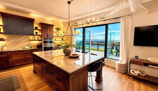 Lakefront Luxury! Stunning Water Views Cedar Point