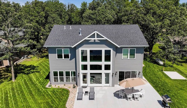 Lakefront Luxury Awaits – Modern 5BR Retreat on Beautiful Rush Lake
