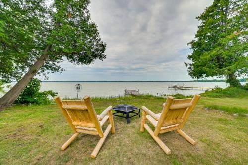 Lakefront Michigan Abode w/Deck & Fire Pit!