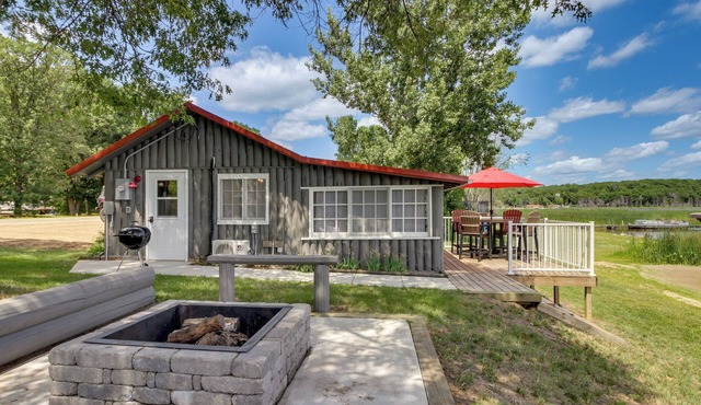 Lakefront Motley Cabin w/Private Deck + Dock!