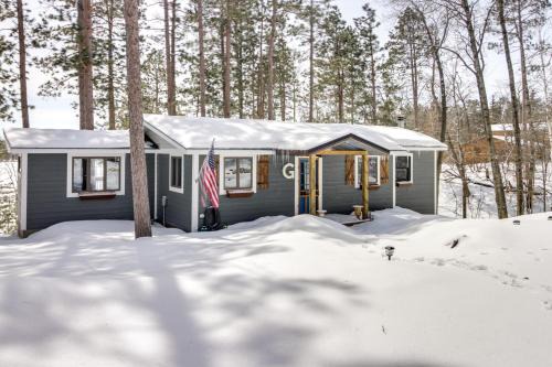 Lakefront Nevis Cabin Escape w/Hot Tub!