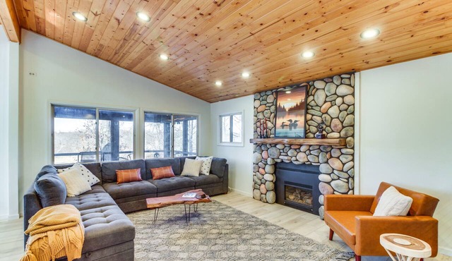 Lakefront Nisswa Home w/Deck & Screened Porch