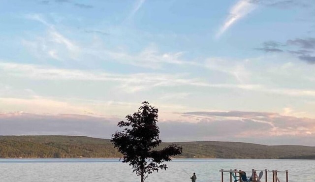 Lakefront Oasis