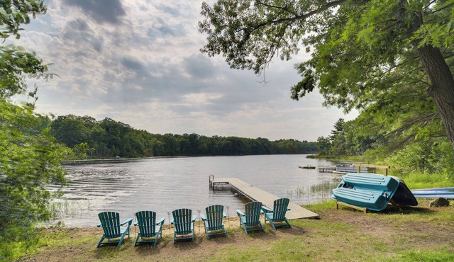 Lakefront Retreat: Deck, Grill & Private Dock!