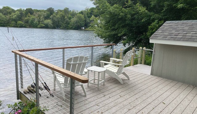 Lakefront retreat w/deck, dock, sandy beach, 4 watercraft, <6 mins to 2 beaches
