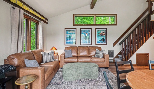Lakefront Townhome w/Great Amenities & Kayaks-4 Bedrooms 2 Bathrooms - Sleeps 8