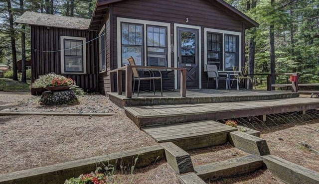 Lakefront two Bedroom Cabin With Private Dock