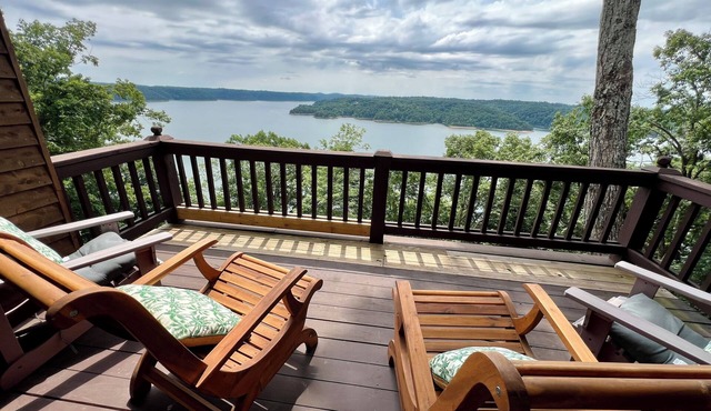 Lakefront with Incredible Views! Pet Friendly & Hot Tub Overlooking the lake!