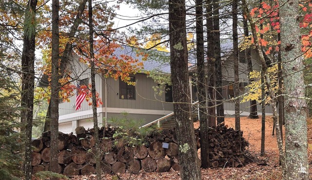 Lakehouse Sleeps 11, Golf, Trails, Lake, Fireplace, True 4-Season