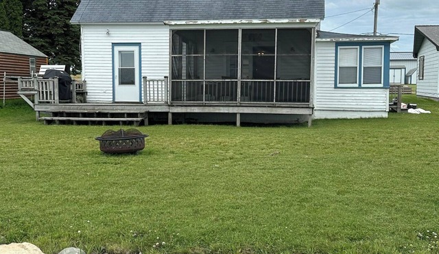 Lakeshore Legacy - Cozy 4 Bedroom on BlueDog Lake - Great for Families & Friends
