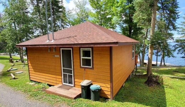 Lakeside 2 Bedroom Dockside Cabin