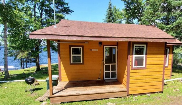 Lakeside 2 Bedroom Glacier Cabin on Kab