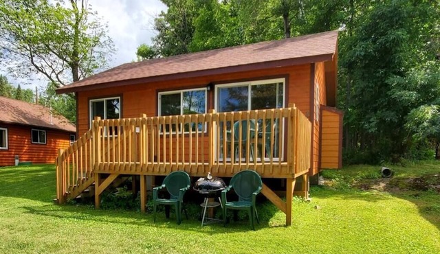 Lakeside 2 Bedroom Otter Cabin on Kab