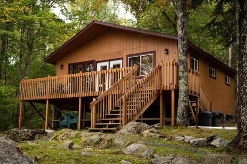 Lakeside 2 Bedroom Wolf's Den Cabin On Kab