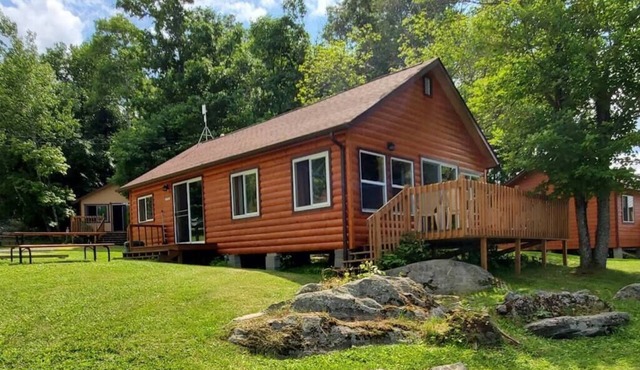 Lakeside 3 Bedroom Lazy Days Cabin on Kab