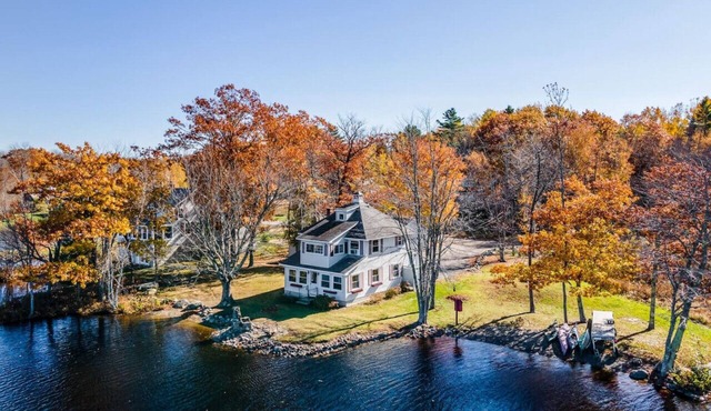 Lakeside 4BD: Pushaw Lake Retreat