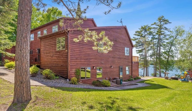 Lakeside Condo #14 3BR 3BA Timberlane Resort