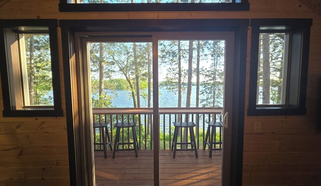 Lakeside hideaway in the woods