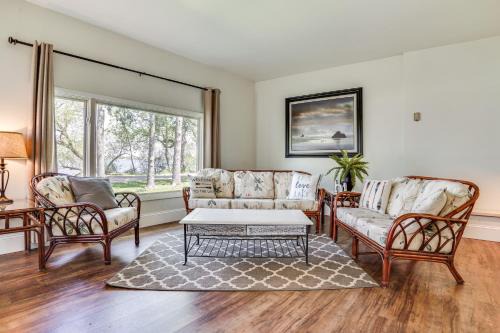 Lakeside Litchfield Home w/Patio & Gas Grill!