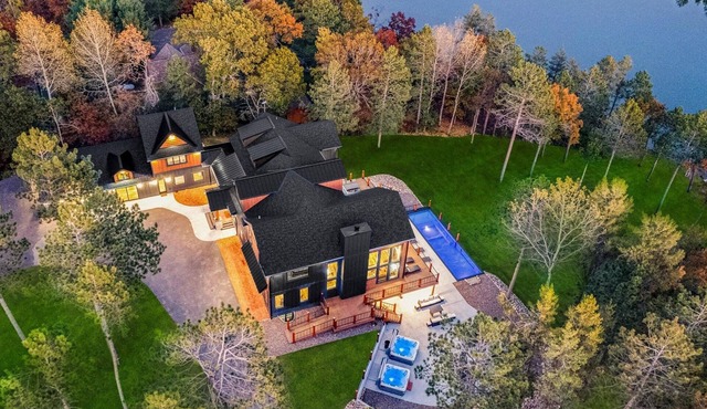 Lakeside Mansion 10,000SF- Heated Pool - Two Hot Tubs - Theater - Sport Court